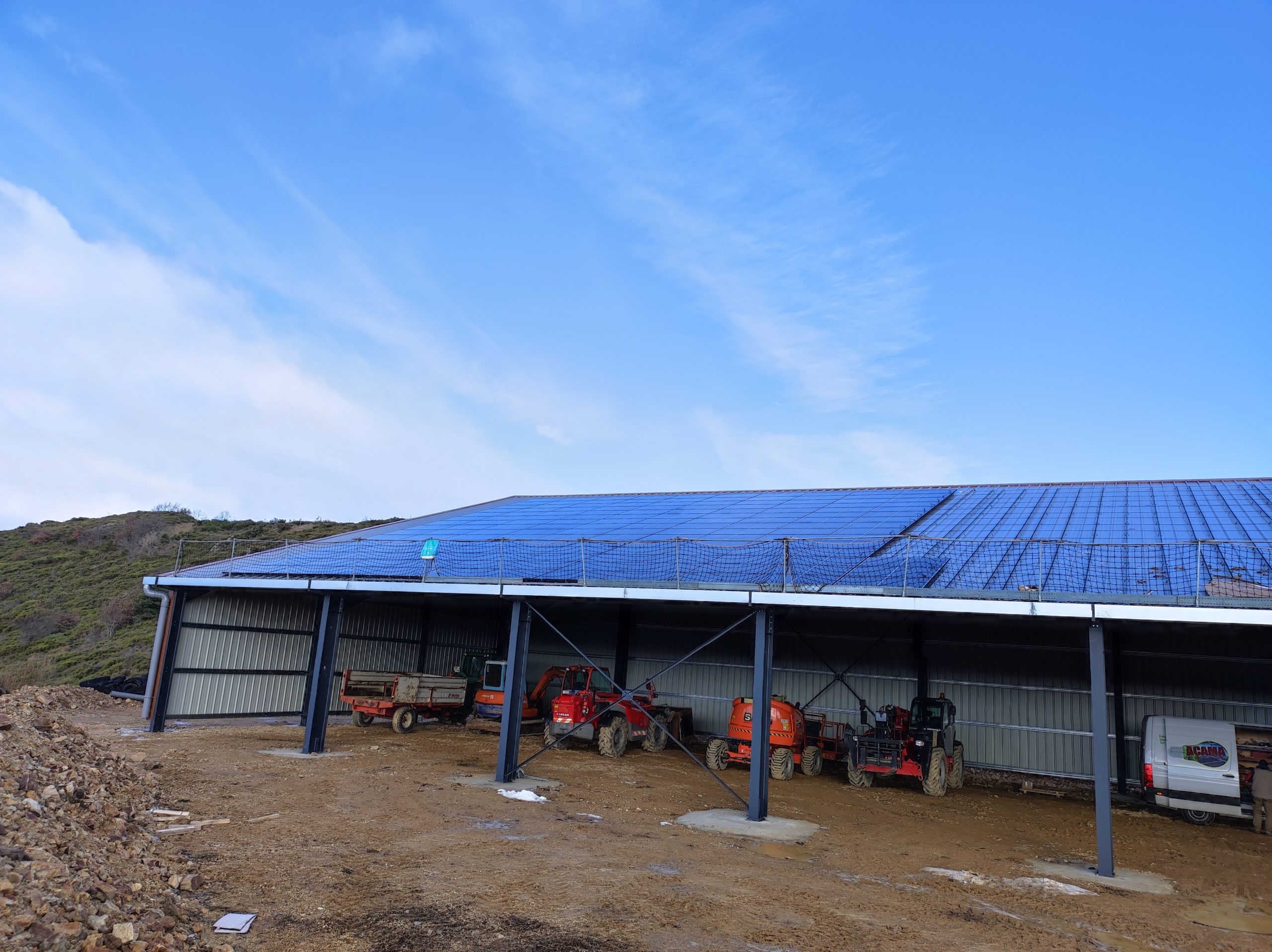 hangar agricole de stockage vu de face