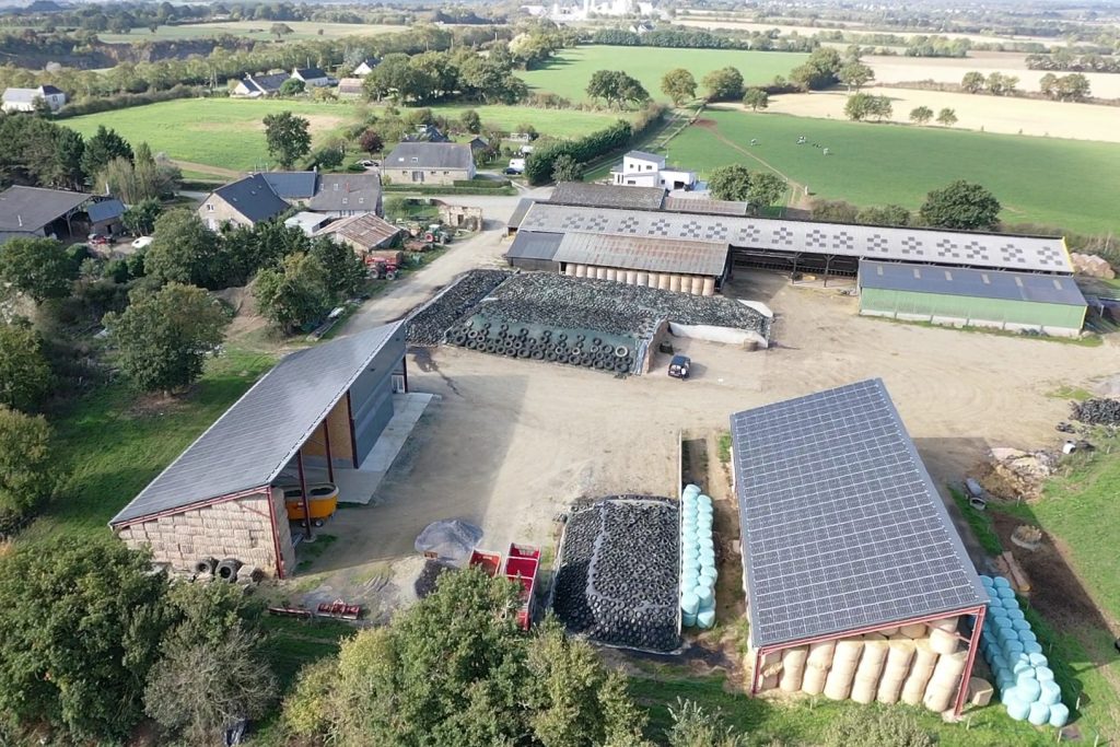 hangar agricole et centrale pv en toiture vus de profil
