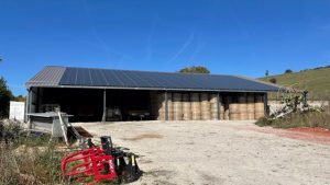 hangar agricole de stockage avec panneaux solaires