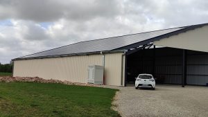 hangar agricole photovoltaïque vu de face