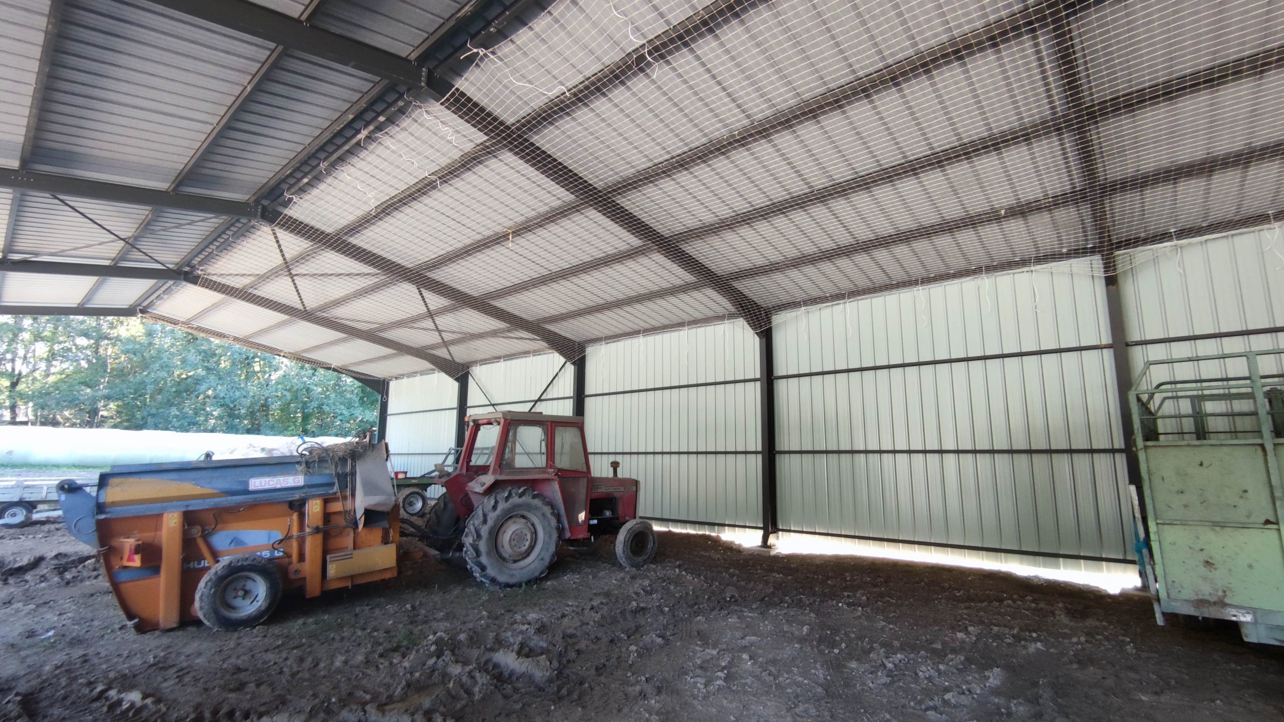 hangar agricole bipente intérieur