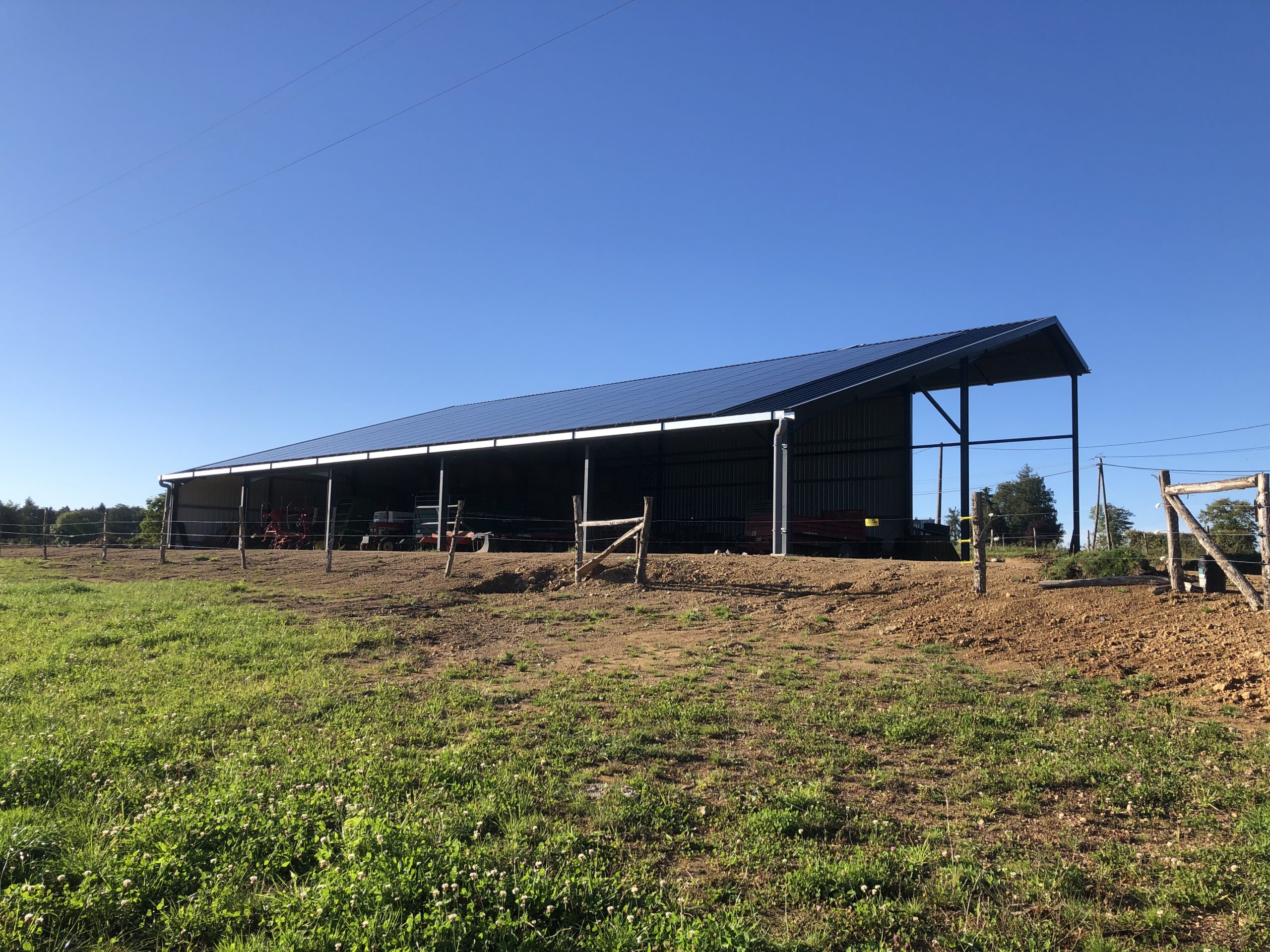 hangar agricole avec centrale solaire en toiture