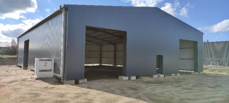 hangar agricole bipente symétrique vu de trois quarts