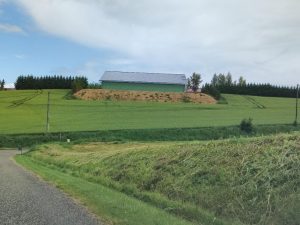 hangar agricole vu de dos