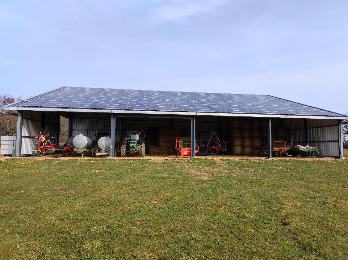 hangar agricole à usage de stockage vu de face