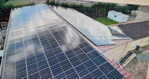 centrale solaire en surimposition sur toiture rénovée