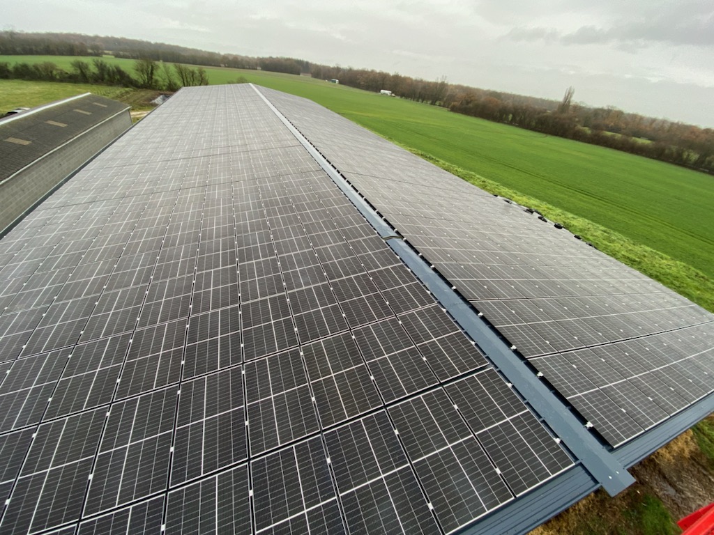 centrale solaire sur grande toiture rénovée