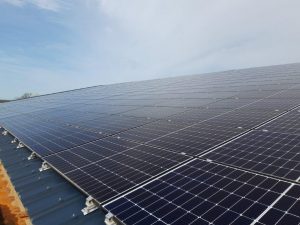 centrale solaire sur toiture rénovée