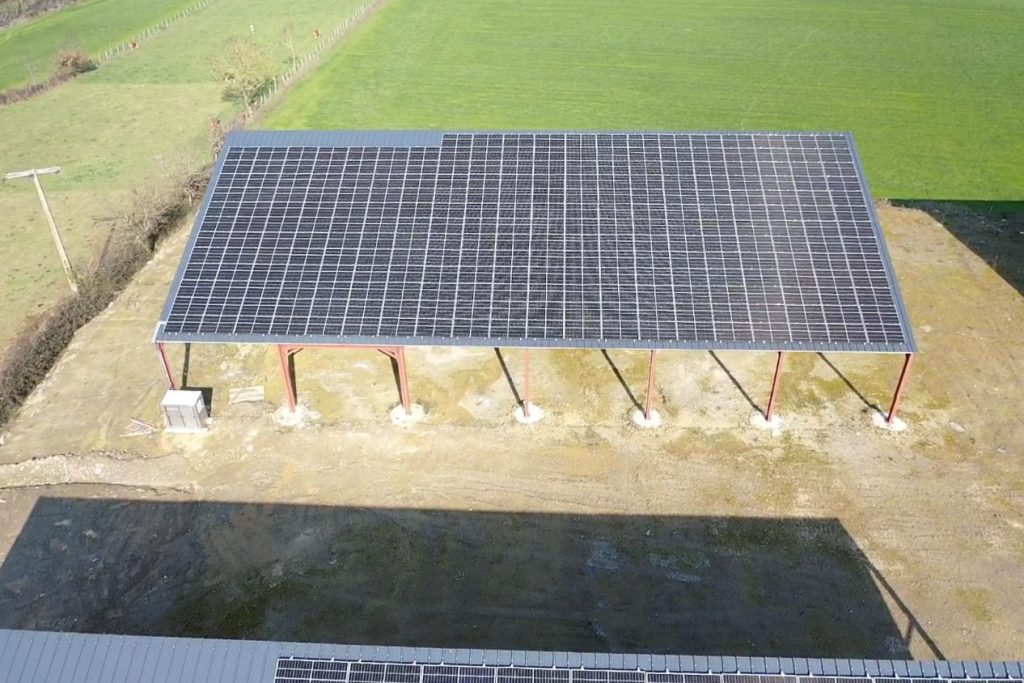 détail du hangar agricole solarisé par Girasole