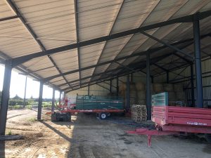 hangar agricole vu de l'intérieur