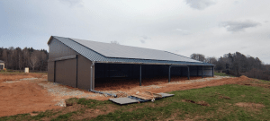hangar agricole vu de trois quarts