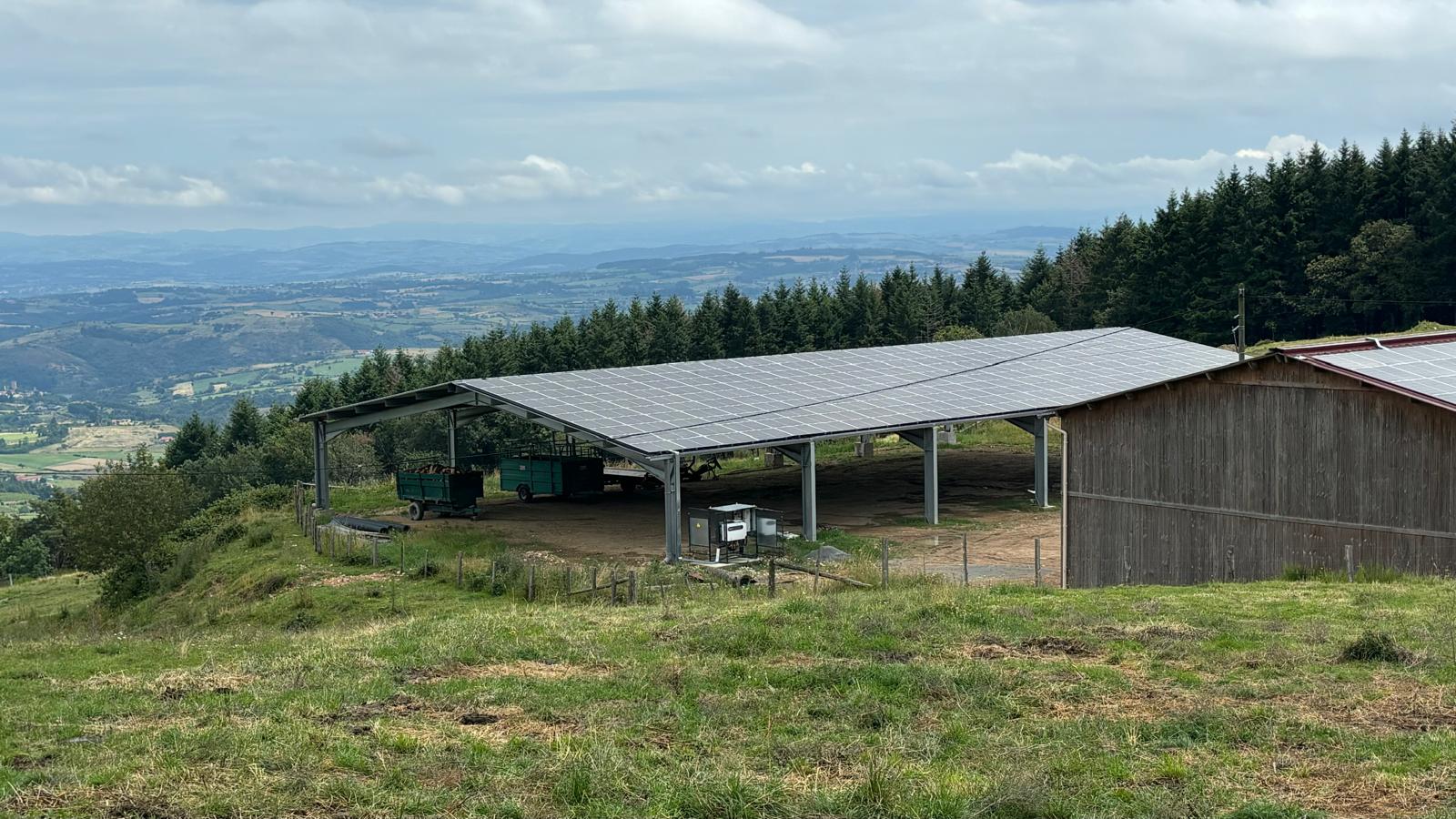hangar agricole avec centrale solaire en toiture