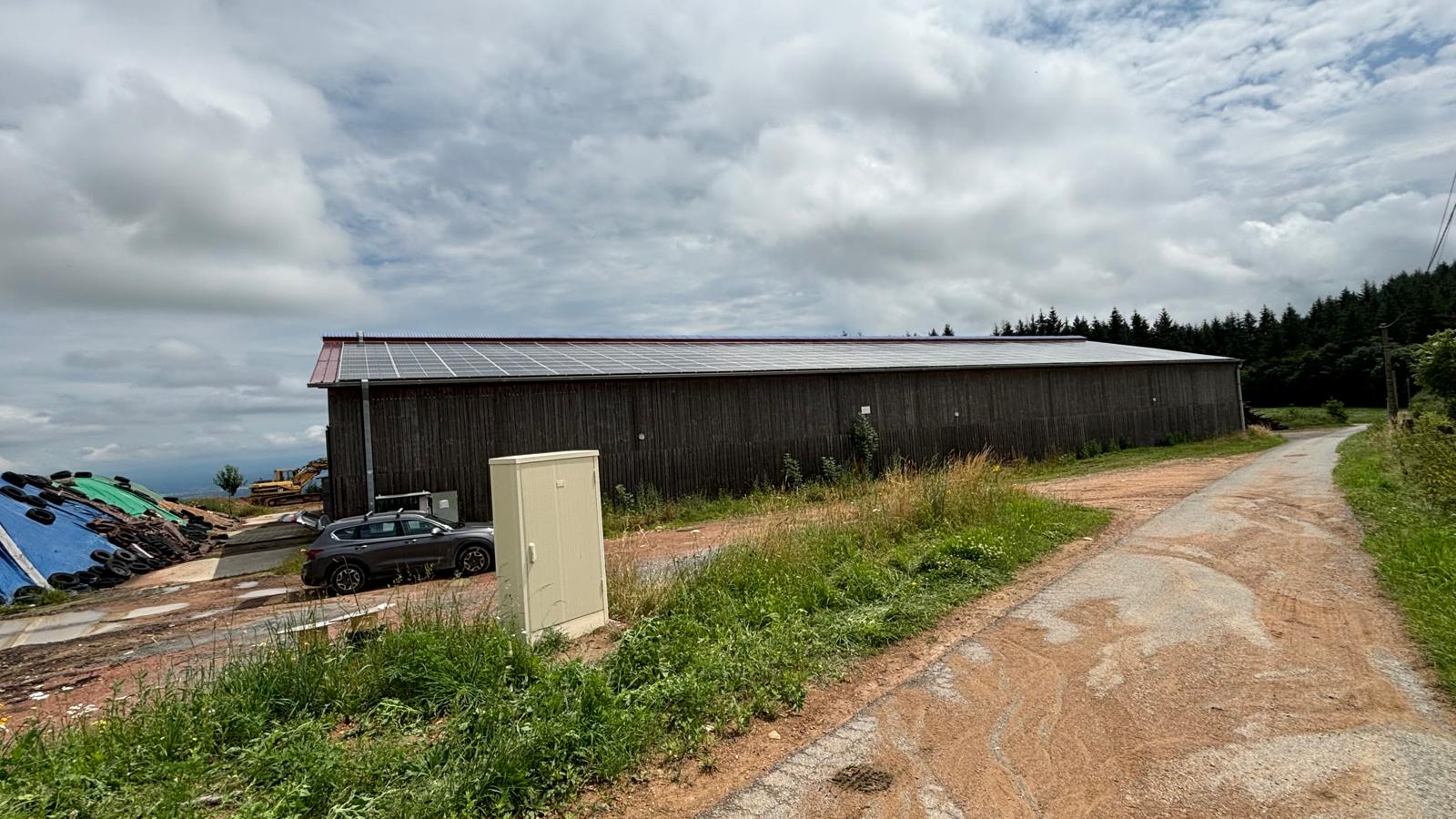 rénovation de la toiture d'un bâtiment agricole par Girasole Energies