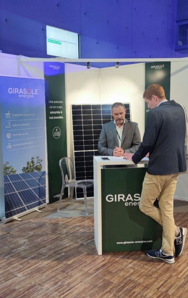Stand de Girasole Energies au salon Nexity énergie solaire bas carbone, présentant des solutions photovoltaïques clés en main.