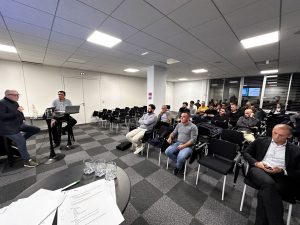 Fabrice Caborderie de Girasole Energies présente l’autoconsommation collective en tiers-investissement lors d'une réunion GMPV à la Fédération BTP Haute-Garonne