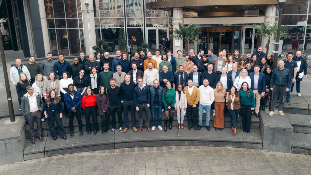 Équipe Girasole Energies réunie pour une photo de groupe